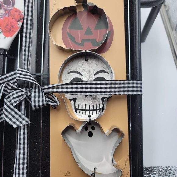 Baking Set 6 Pc Tray Cooling Rack Spatula Cookie Cutters Skull Pumpkin Ghost - Picture 3 of 4